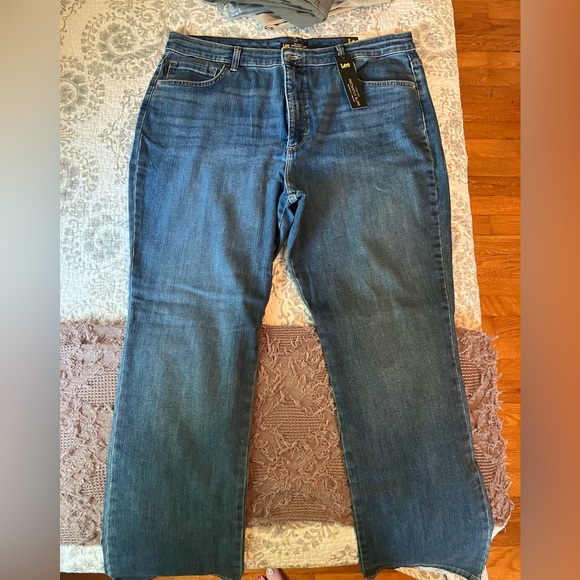 Lee straight leg high waisted jeans size 18 - Picture 2 of 3